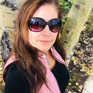 Meet your Posher, Alma